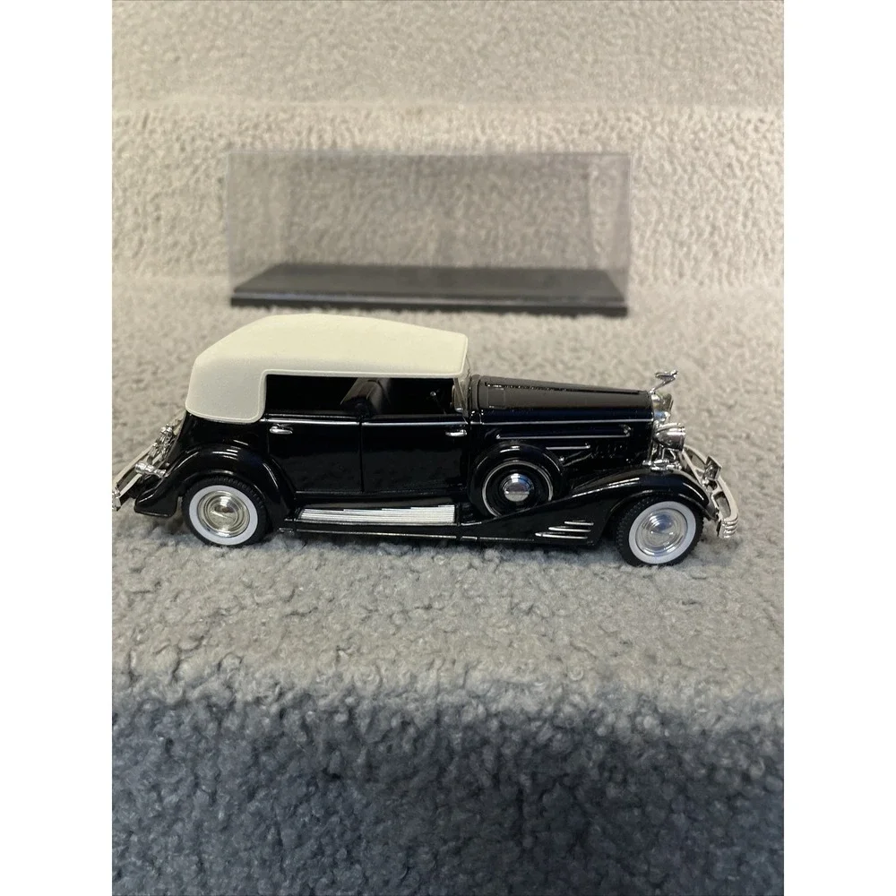 Signature Models White 1933 Cadillac Fleetwood‎ 1/32 Diecast